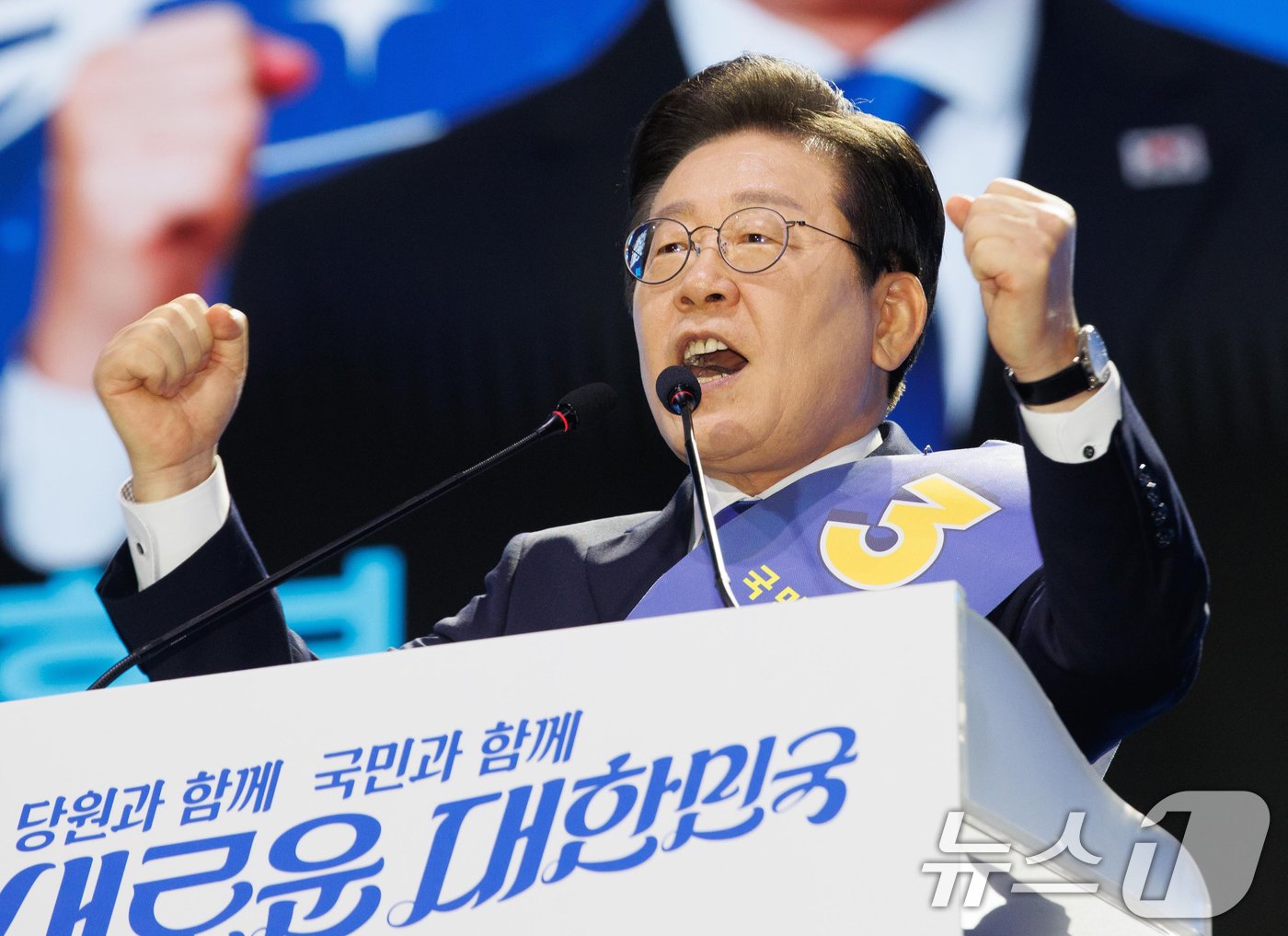 본문 이미지 - 이재명 더불어민주당 대표 후보가 18일 오후 서울 송파구 KSPO DOME(올림픽체조경기장)에서 열린 제1차 정기전국당원대회에서 정견발표를 하고 있다.(공동취재)2024.8.18/뉴스1 ⓒ News1 김민지 기자