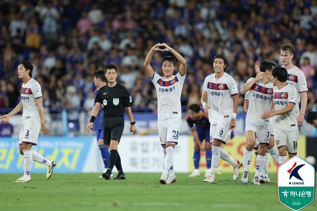 수원FC의 손준호가 득점 후 기뻐하고 있다. &#40;한국프로축구연맹 제공&#41;