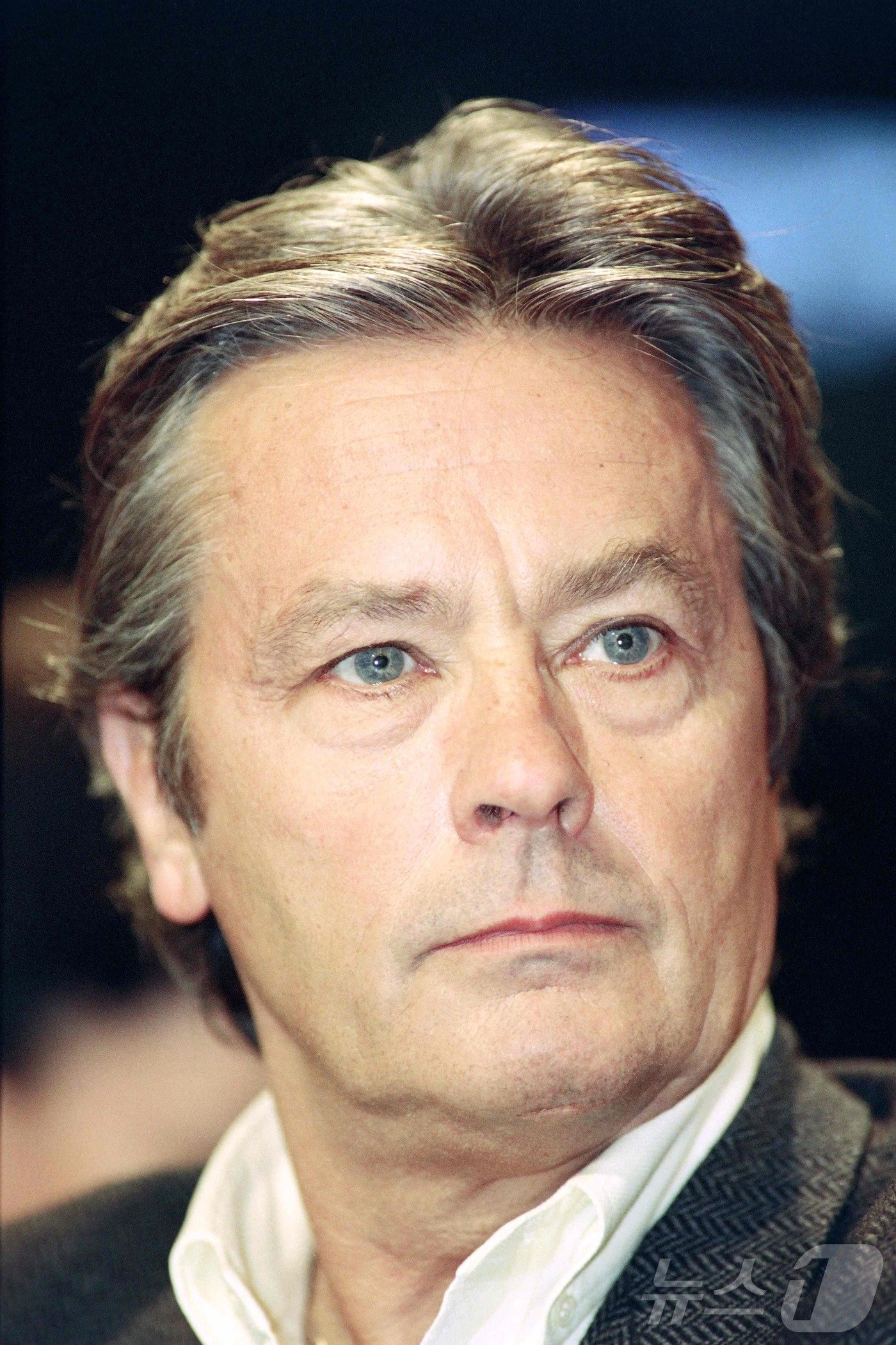 본문 이미지 - 1993년 프랑스 TV에 출연했을 때의 모습. ⓒ AFP=뉴스1 ⓒ News1 박형기 기자