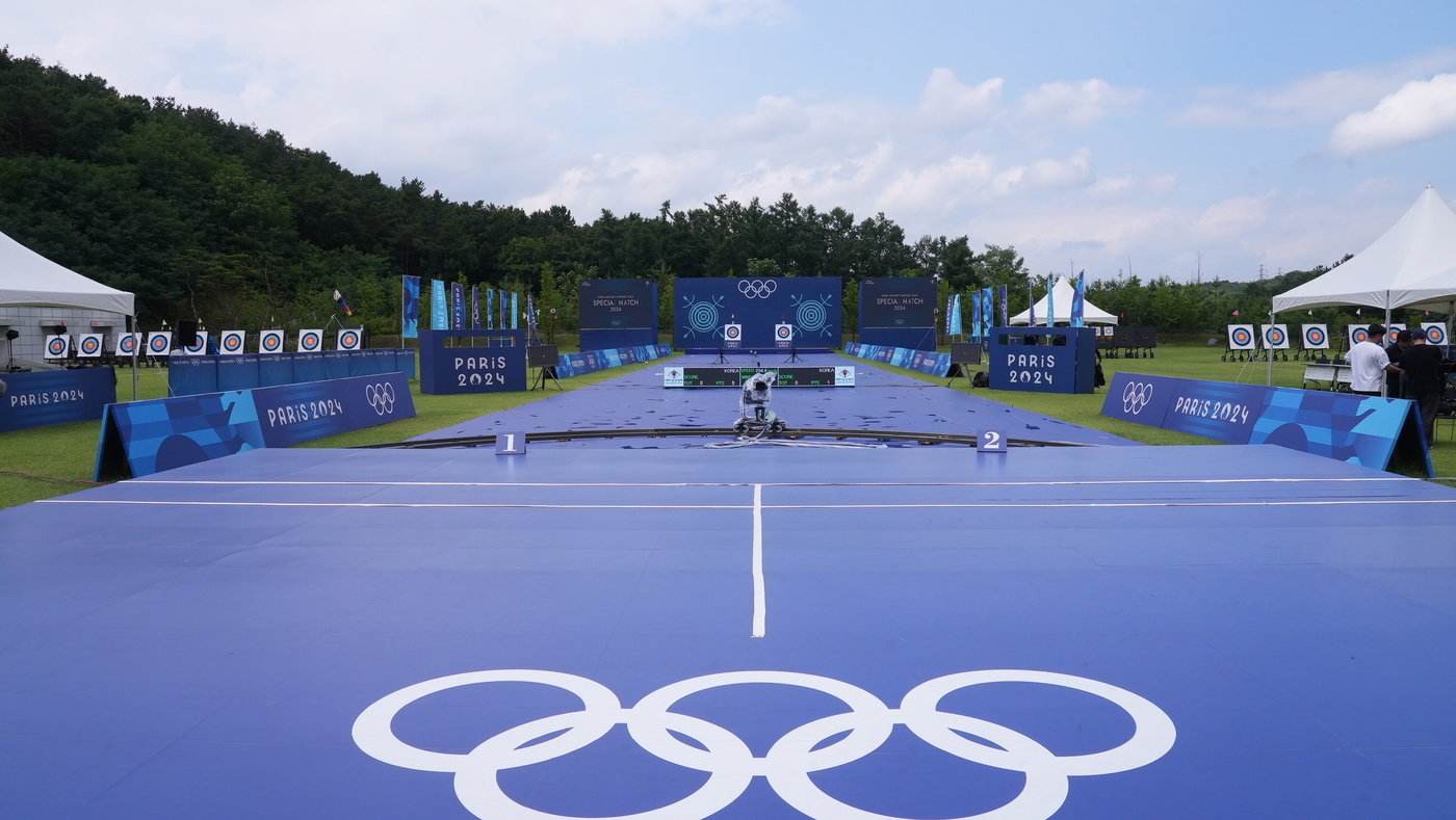 본문 이미지 -  파리 앵발리드 경기장을 재현한 진천선수촌 양궁 훈련장(대한양궁협회 제공).