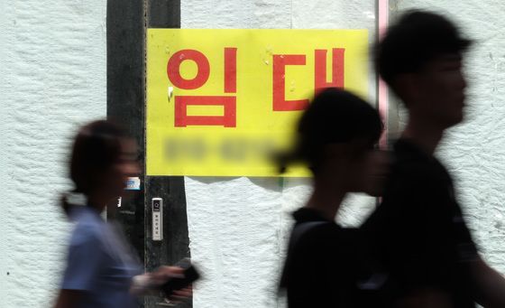 윤 "수출 호조인데 자영업자 온기 체감 못해"…10월 종합지원대책 발표