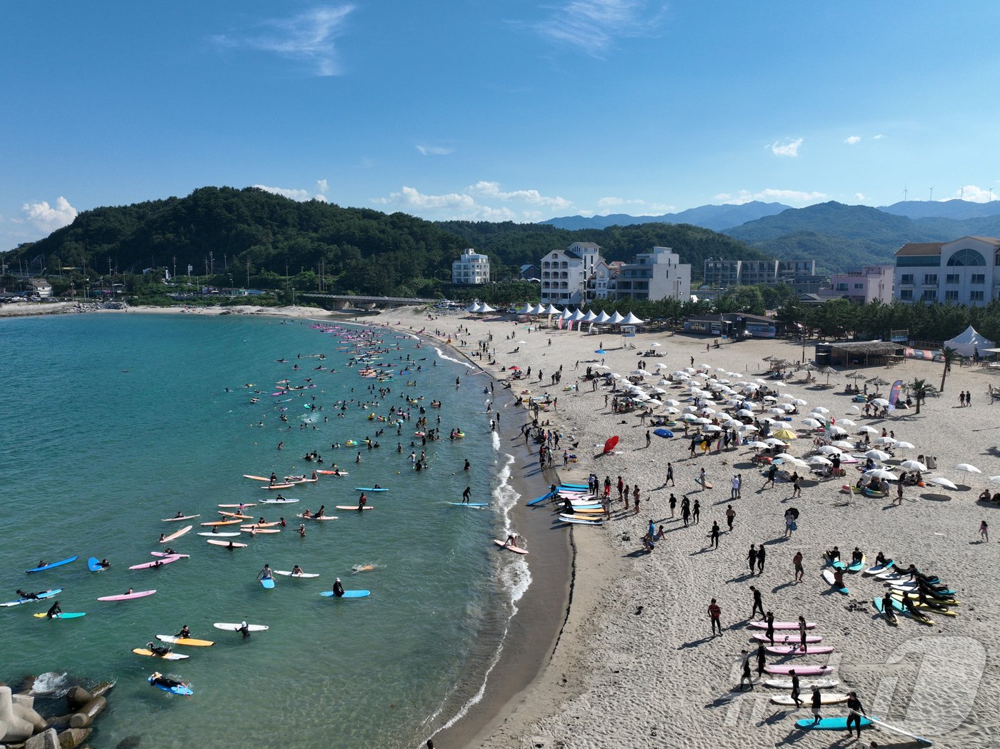 본문 이미지 - 강원 양양군 현남면 인구해변 전경.(양양군 제공) 2024.8.19/뉴스1