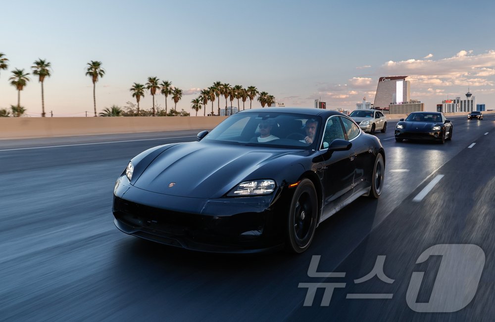 본문 이미지 - 테스트 중인 포르쉐의 타이칸 부분변경 모델.(포르쉐 제공) 