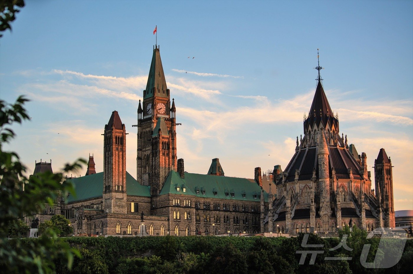 본문 이미지 - 캐나다 국회의사당(Ottawa-Tourism 제공)