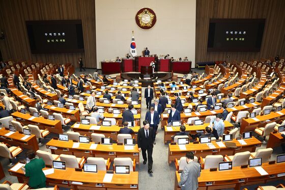 1년만에 다시 필리버스터 정국…역대 최장 '박수민 15시간50분'