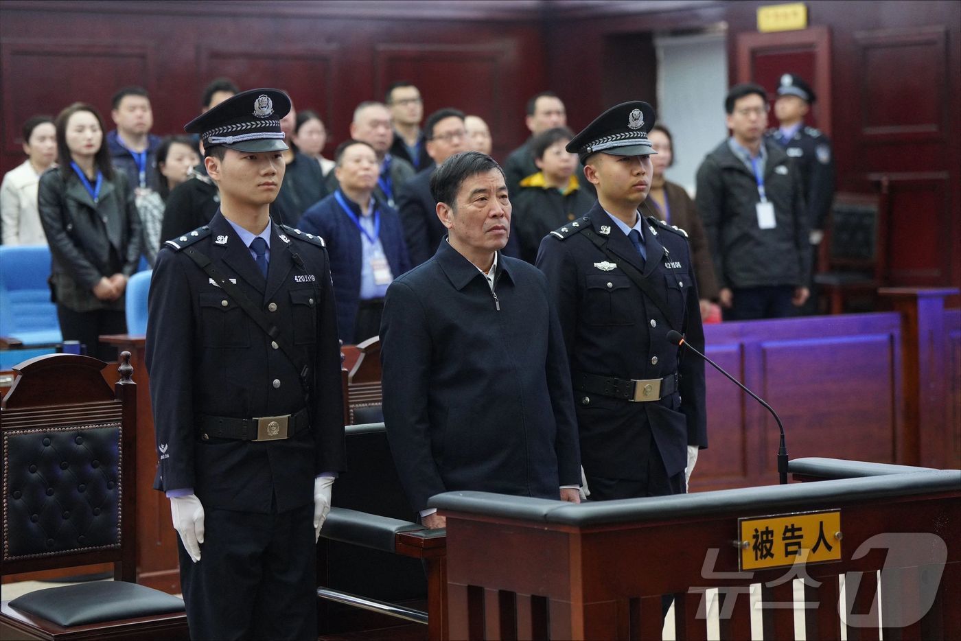 본문 이미지 - 천쉬위안 전 중국축구협회 회장(가운데) ⓒ AFP=뉴스1