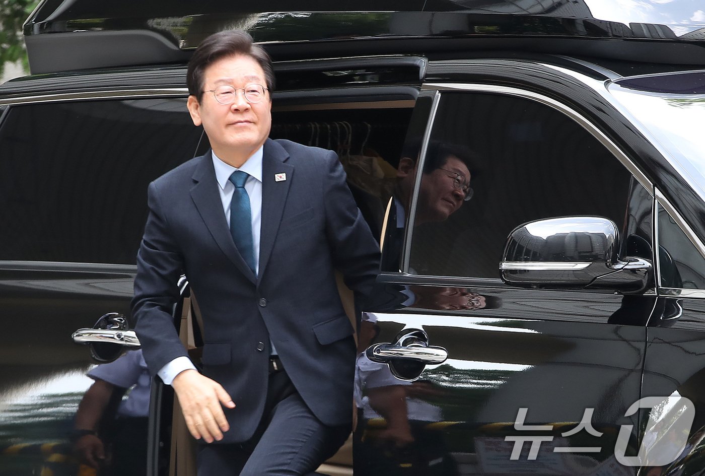 본문 이미지 - 이재명 더불어민주당 대표가 20일 서초구 서울중앙지방법원에서 열린 '대장동 배임·성남FC 뇌물 의혹' 관련 공판에 출석하고 있다. 2024.8.20/뉴스1 ⓒ News1 박세연 기자