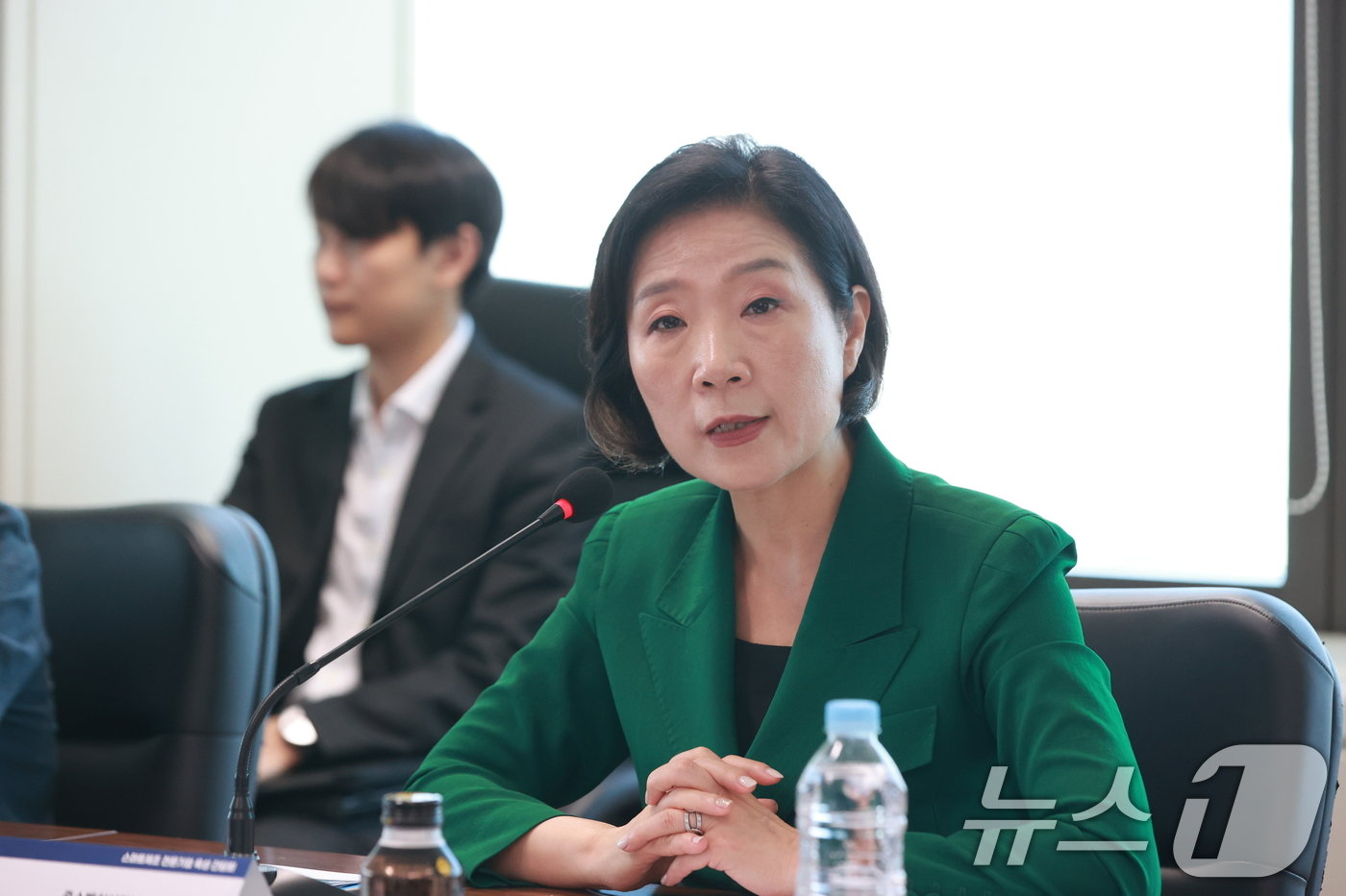 본문 이미지 - 오영주 중소벤처기업부 장관이 서울 영등포구 기술보증기금 서울지역본부에서 열린 '스마트제조 전문기업 육성 간담회'에서 인사말을 하고 있다. (중소벤처기업부 제공) 2024.8.20/뉴스1