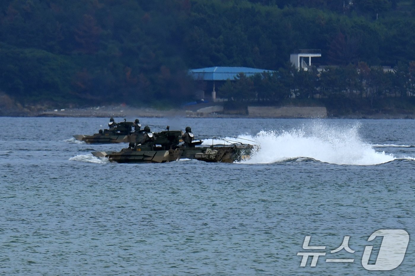 유사시 한반도 방어를 위한 한·미 연합훈련인 &#39;을지 자유의 방패&#39;&#40;UFS·Ulchi Freedom Shield&#41;가 시작된 가운데 해병대 1사단이 20일 오후 경북 포항시 남구 해안에서 KAAV&#40;한국형상륙돌격장갑차&#41; 상륙 훈련을 실시하고 있다. 해병대는 이번 훈련은 정례적으로 실시하는 훈련이라고 밝혔다.2024.8.20/뉴스1 ⓒ News1 최창호 기자