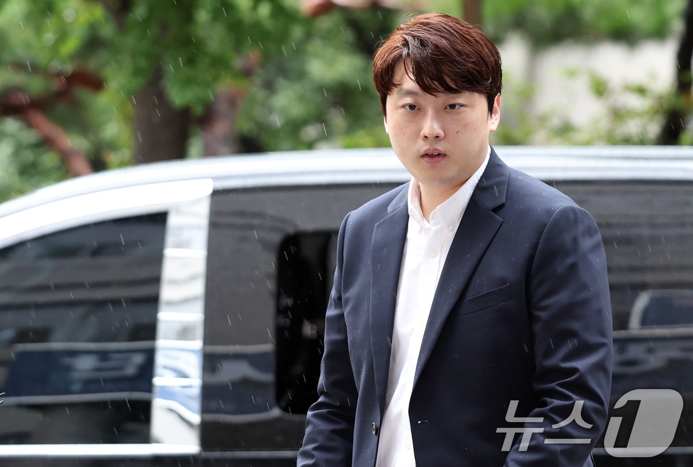 본문 이미지 - 박단 대한전공의협의회 비대위원장이 21일 오전 서울 마포구 서울경찰청 광역수사단 공공범죄수사대에서 참고인 조사를 위해 경찰에 출석하고 있다. 2024.8.21/뉴스1 ⓒ News1 김명섭 기자