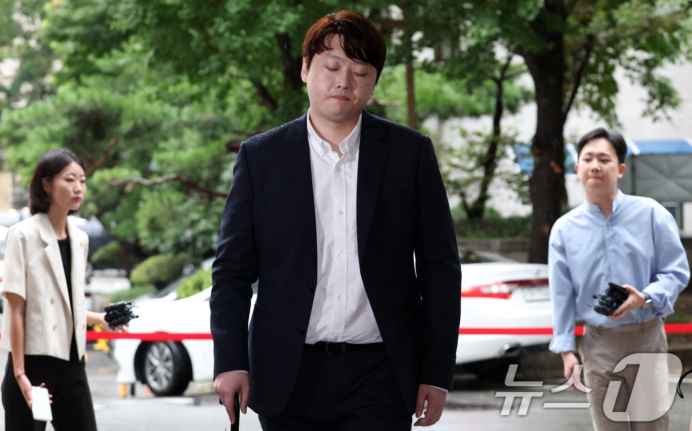 본문 이미지 - 박단 대한전공의협의회 비대위원장이 21일 오전 서울 마포구 서울경찰청 광역수사단 공공범죄수사대에서 참고인 조사를 위해 경찰에 출석하고 있다. 2024.8.21/뉴스1 ⓒ News1 김명섭 기자