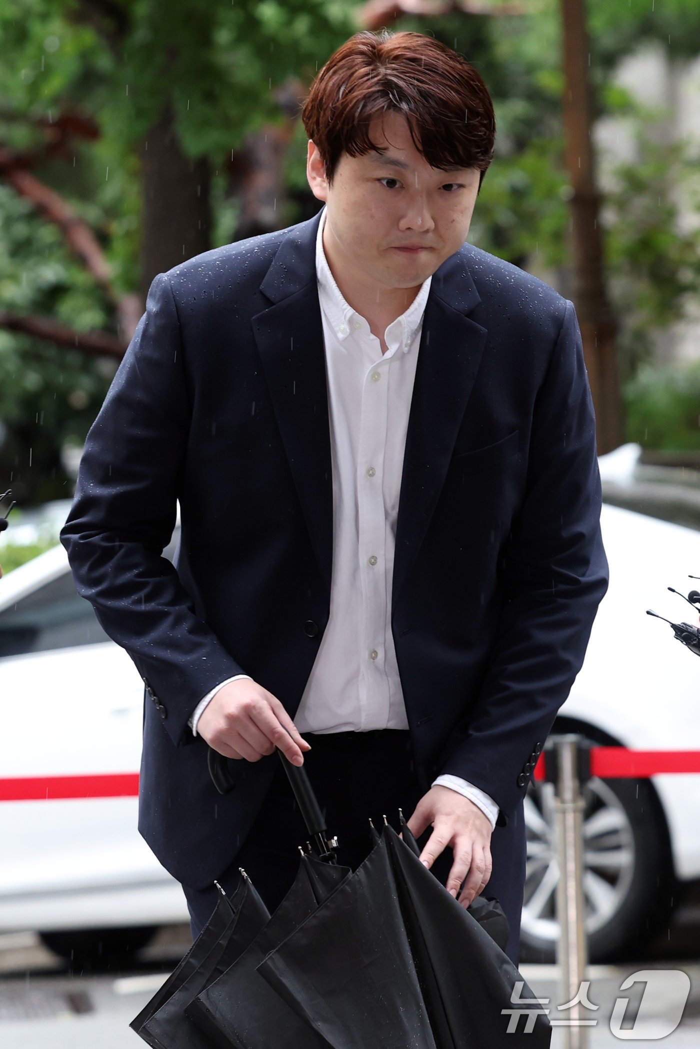 본문 이미지 - 박단 대한전공의협의회 비대위원장이 21일 오전 서울 마포구 서울경찰청 광역수사단 공공범죄수사대에서 참고인 조사를 위해 경찰에 출석하고 있다. 2024.8.21/뉴스1 ⓒ News1 김명섭 기자