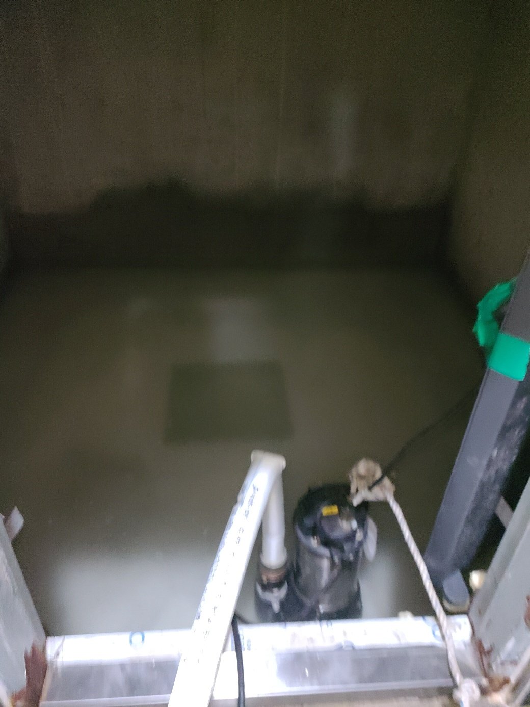 본문 이미지 - 21일 오전 10시 29분쯤 경기 김포시 통진읍 서암리 소재 창고가 침수됐다. (경기도소방재난본부 제공) 2024.88.21/뉴스1 