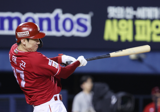 SSG, '끝내기 폭투'로 9회말 극적인 역전극…KIA에 7-6 승리