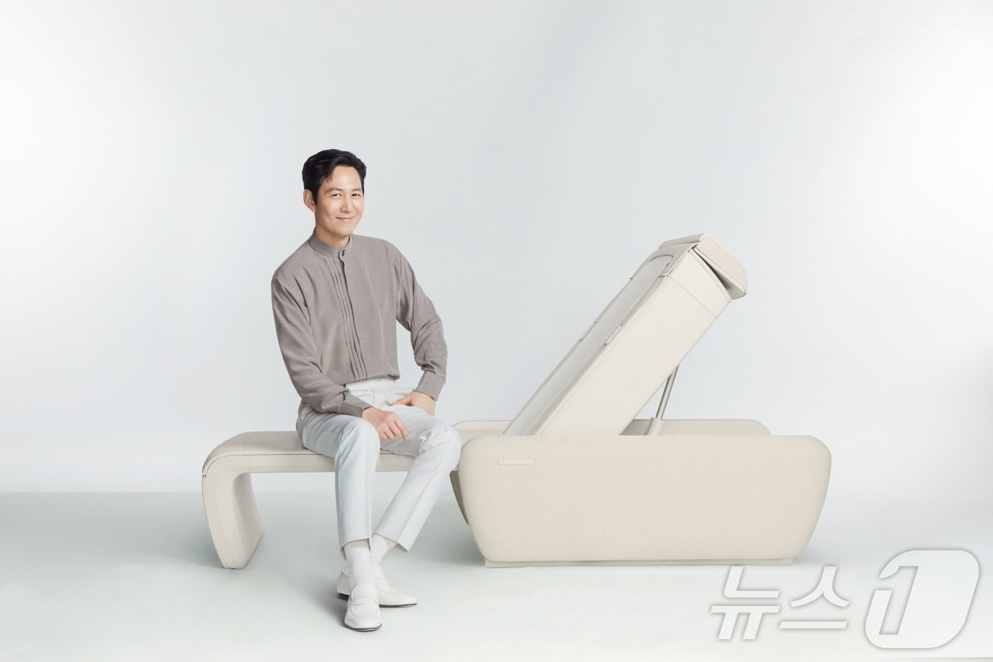 본문 이미지 - 이정재 모델 연출 이미지 (세라젬 제공)