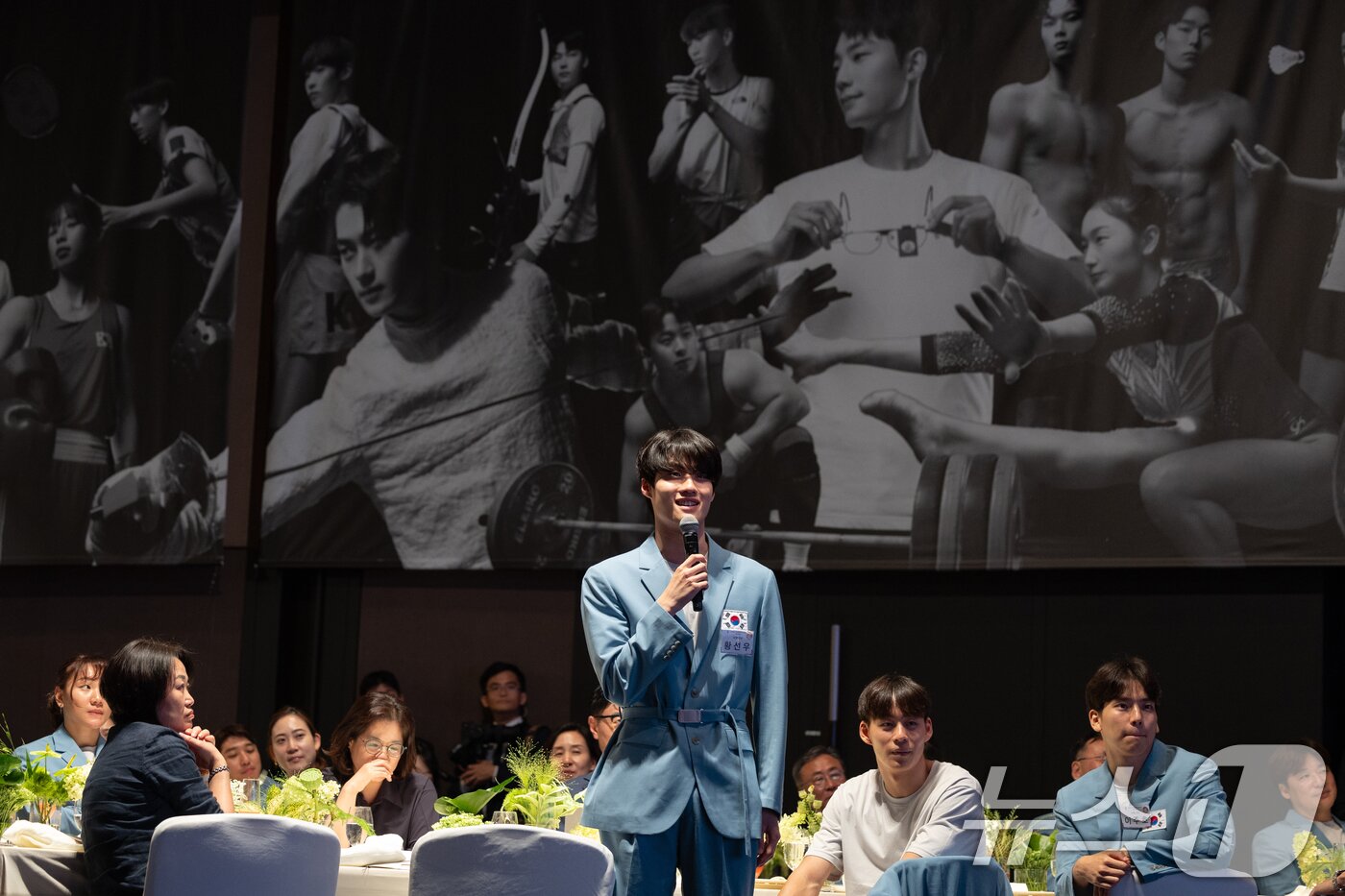본문 이미지 - 수영 황선우 선수가 22일 서울 중구 신라호텔에서 열린 &#39;2024 파리올림픽 선수단 격려 행사&#39;에서 소감을 말하고 있다. &#40;대통령실 제공&#41; 2024.8.22/뉴스1 ⓒ News1 송원영 기자