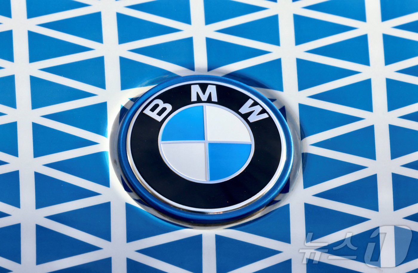 본문 이미지 - 독일 완성차 업체 BMW 로고. ⓒ 로이터=뉴스1 ⓒ News1 박형기 기자