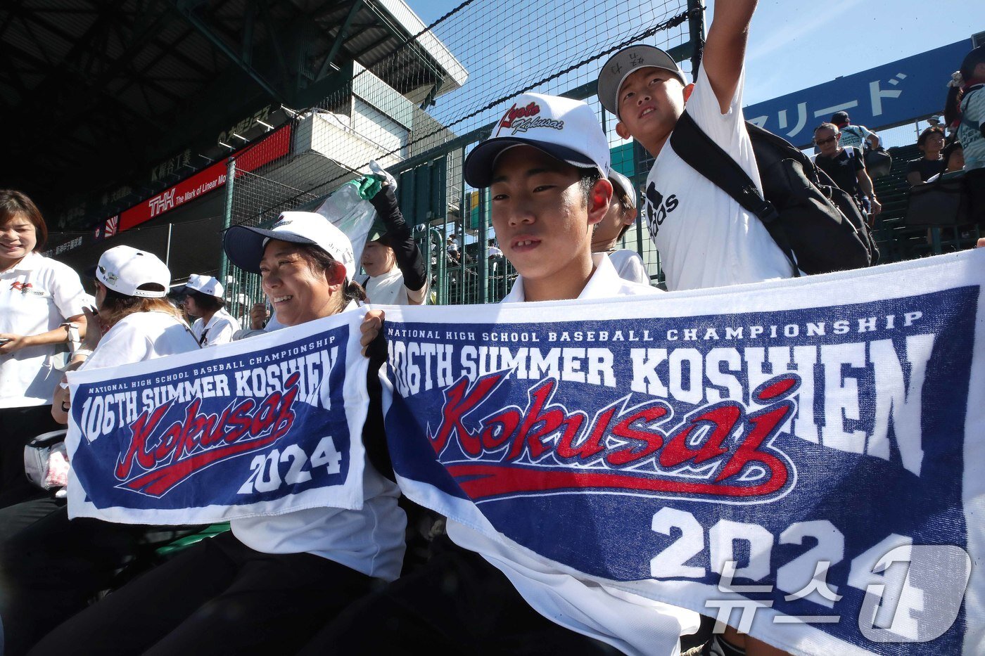 본문 이미지 - 일본 내 한국계 민족학교인 교토국제고교 응원단이 23일 일본 효고현 니시노미야 한신 고시엔구장에서 열리는 전국고교야구선수권대회(여름 고시엔) 교토국제고교와 간토다이이치고교 결승전에서 응원하고 있다. 2024.8.23/뉴스1 ⓒ News1 임세영 기자