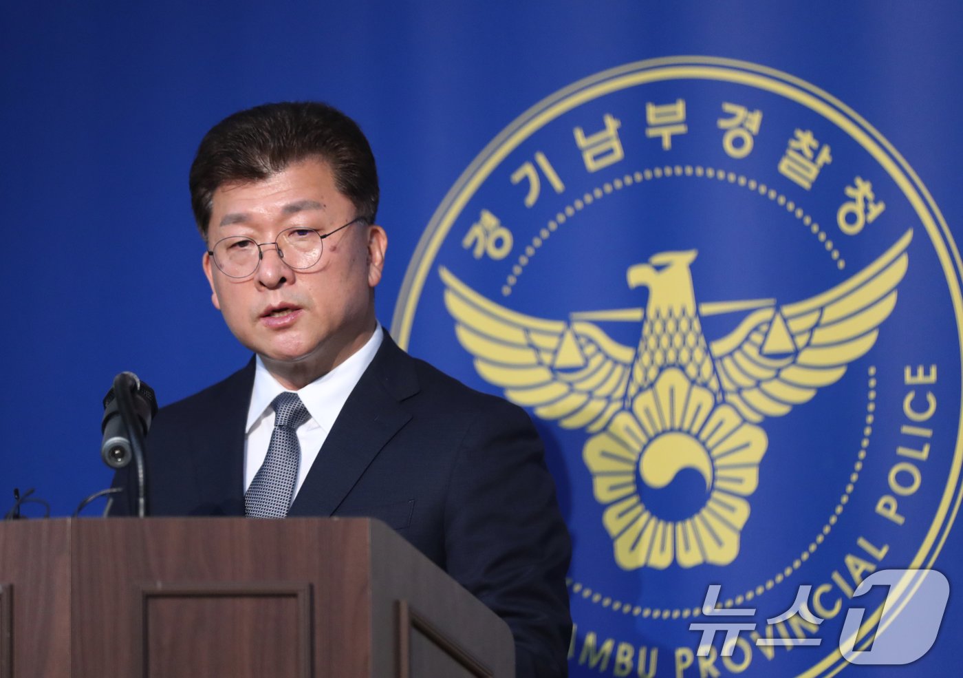 본문 이미지 - 김종민 화성 아리셀 공장 화재 사고 수사본부장이 23일 오전 경기 화성시 화성서부경찰서에서 열린 '화성 아리셀 공장 화재 사고 수사결과 브리핑'에서 수사결과 발표를 하고 있다. 2024.8.23/뉴스1 ⓒ News1 김영운 기자
