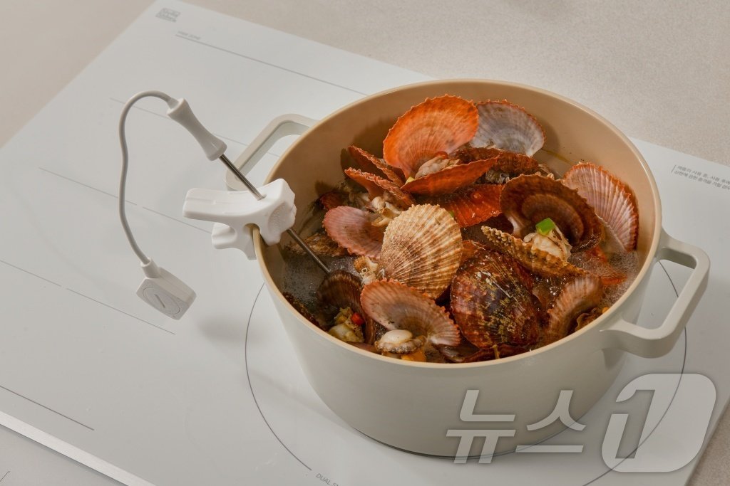 본문 이미지 - 쿠쿠전자, ‘쿠쿠 셰프스틱 프리존 인덕션레인지’ 출시 (쿠쿠 제공)