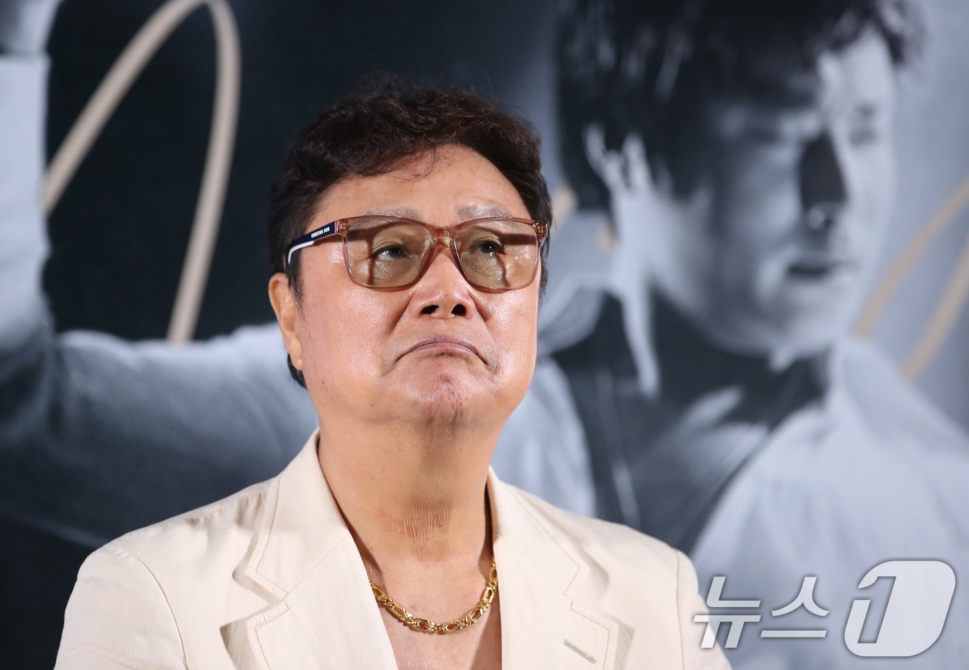 본문 이미지 - 가수 남진이 23일 서울 광진구 롯데시네마에서 열린 다큐멘터리 영화 ‘오빠 남진’(감독 정인성) 언론시사회 및 기자간담회에서 생각에 잠겨 있다. 2024.8.23/뉴스1 ⓒ News1 권현진 기자