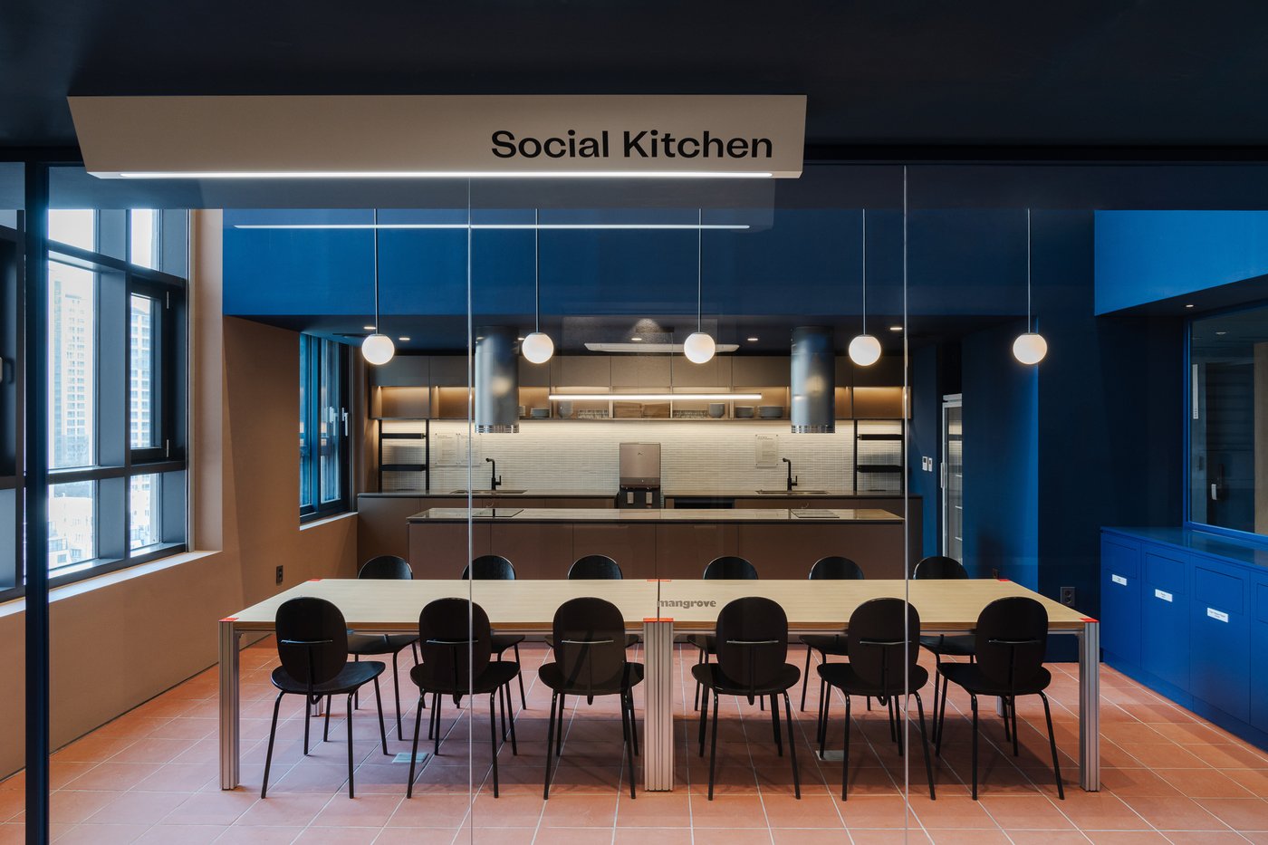 본문 이미지 - 맹그로브 신촌 소셜 키친(엠지알브이 제공).