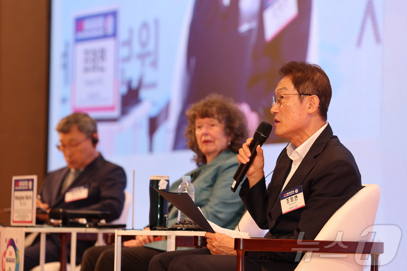 (서울=뉴스1) = 조희연 서울시교육감이 23일 서울 서초구 서울교육연수원에서 '환대의 공동체, 포용과 공존의 미래로'를 주제로 열린 '2024 서울국제교육포럼'에 참석해 메건 모 …