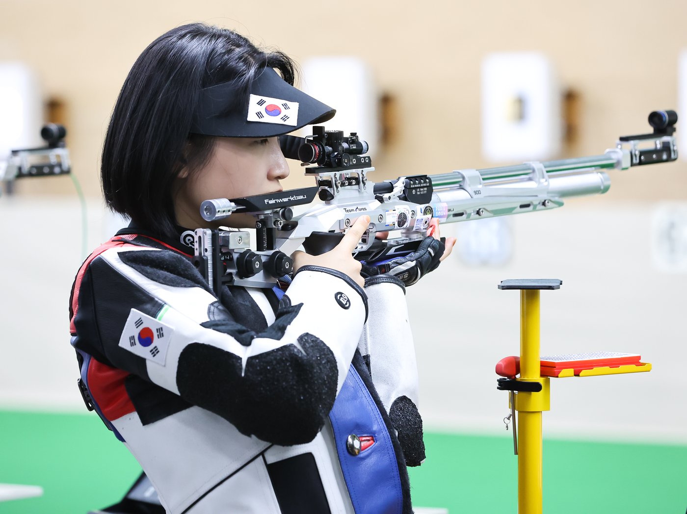본문 이미지 - 봉황기 대회에 출전한 반효진 (대한사격연맹 제공)