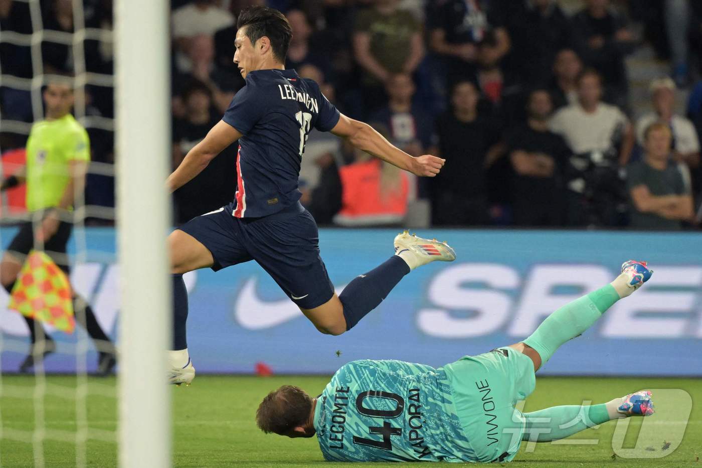 PSG 이강인이 24일&#40;한국시간&#41; 열린 2024-25 프랑스 리그1 몽펠리에와 홈 경기에서 후반 37분 득점하며 시즌 개막 후 2경기 연속 골을 넣었다. ⓒ AFP=뉴스1