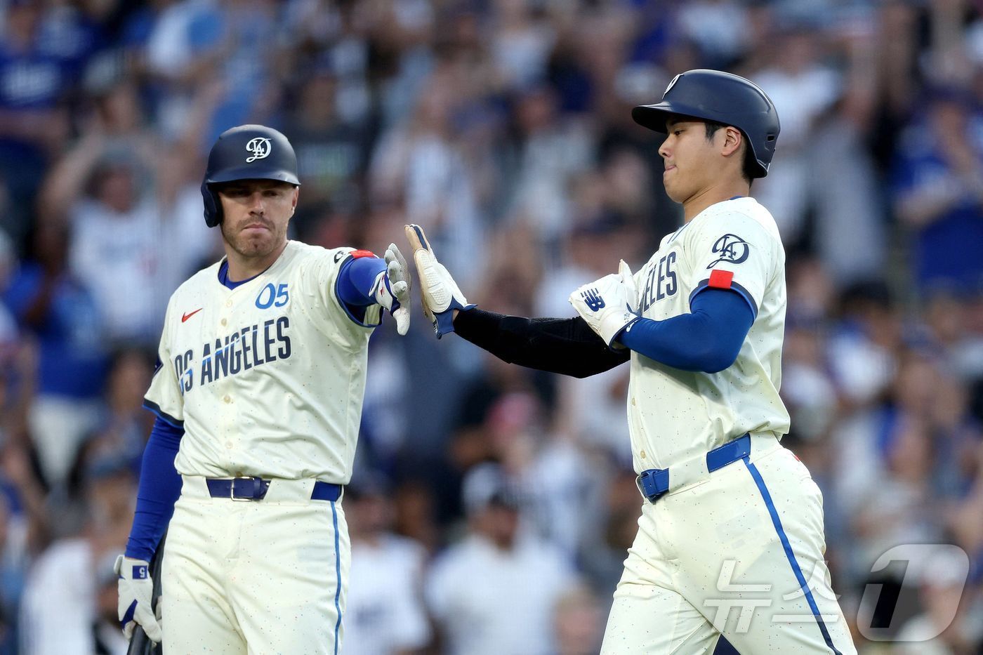 시즌 41호 홈런을 터트린 오타니&#40;오른쪽&#41;. ⓒ AFP=뉴스1