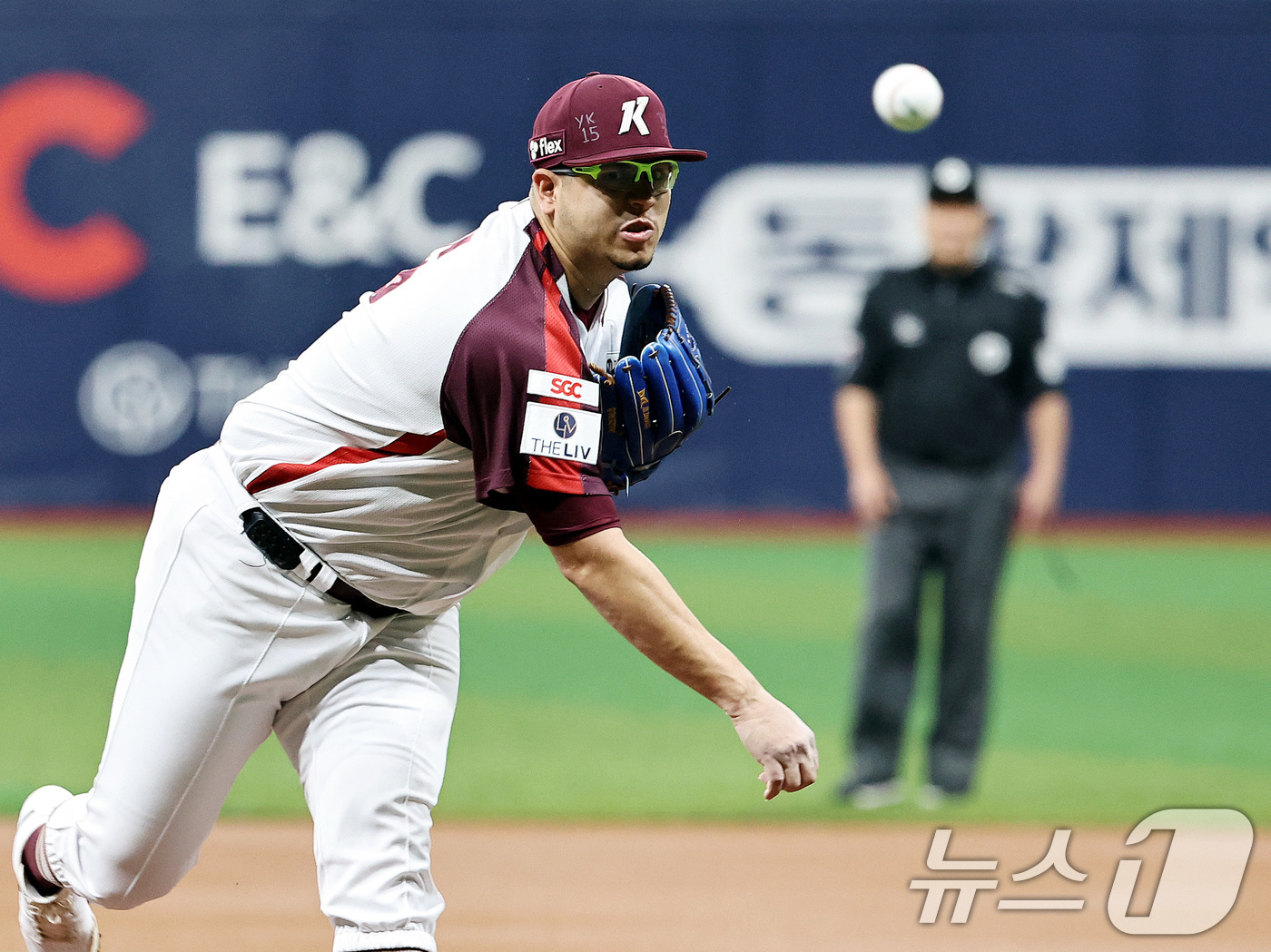 (서울=뉴스1) 구윤성 기자 = 25일 오후 서울 구로구 고척스카이돔에서 열린 프로야구 '2024 신한 SOL뱅크 KBO리구' LG 트윈스와 키움 히어로즈의 경기에서 키움 선발투수 …