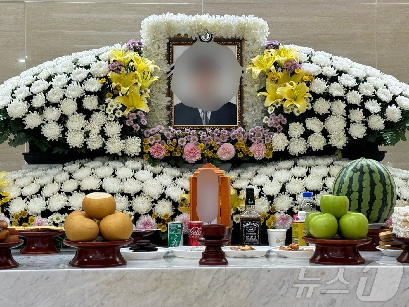 본문 이미지 - 25일 오후 경기 순천향대학교 부천병원 장례식장 최근 발생한 부천 호텔 화재 사망자 A 씨(25·남)의 빈소.2024.8.25 ⓒ News1 박소영 기자