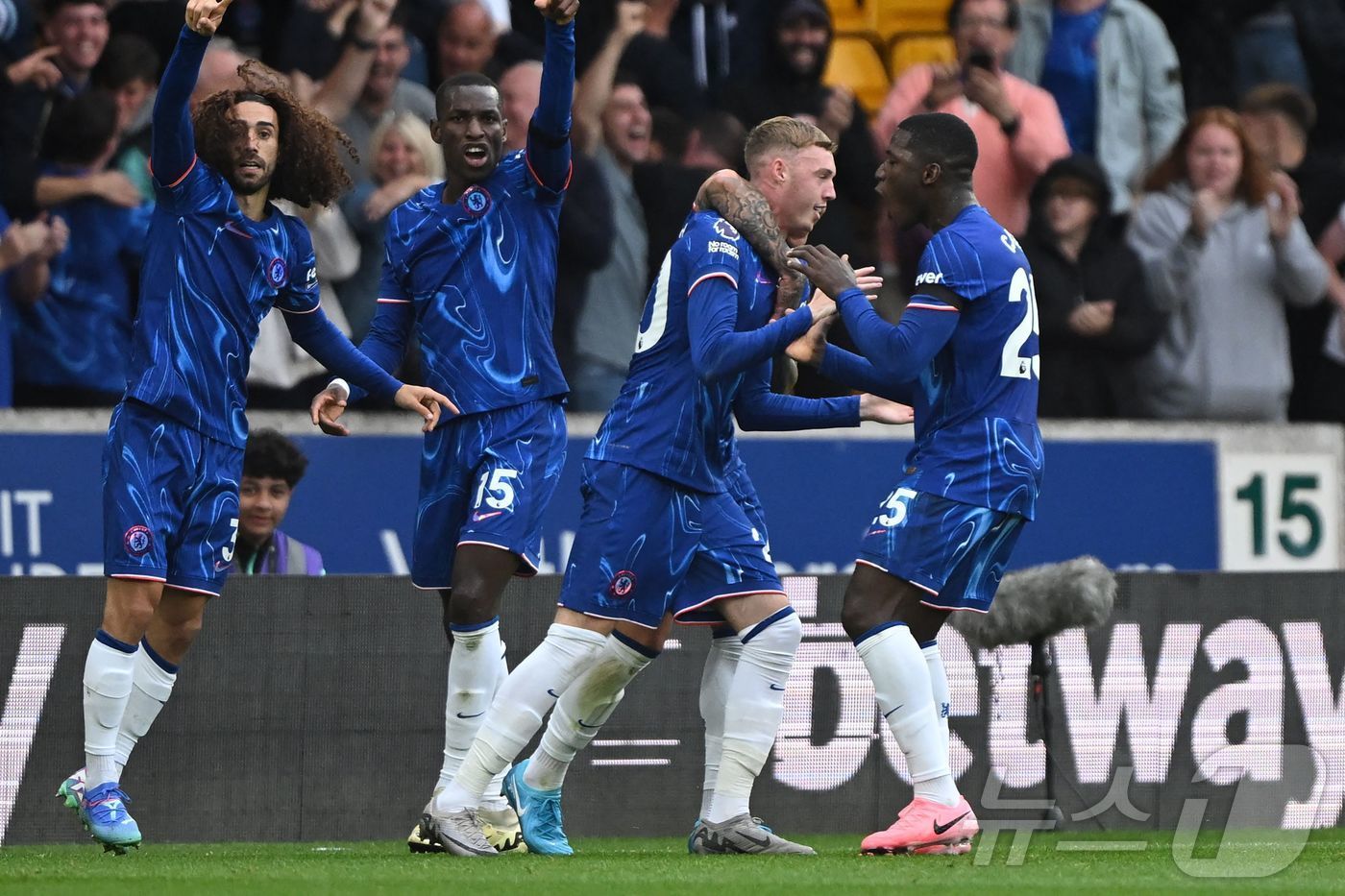 본문 이미지 - 기뻐하는 첼시 선수들 ⓒ AFP=뉴스1