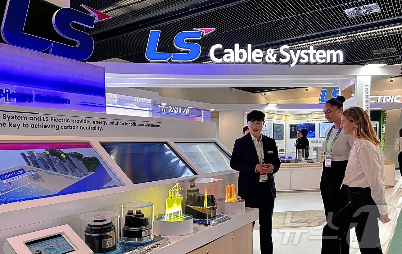 본문 이미지 - 프랑스 파리 국제 대전력망 기술회의&#40;CIGRE&#41;의 LS전선-LS일렉트릭 전시 부스. ⓒ News1 