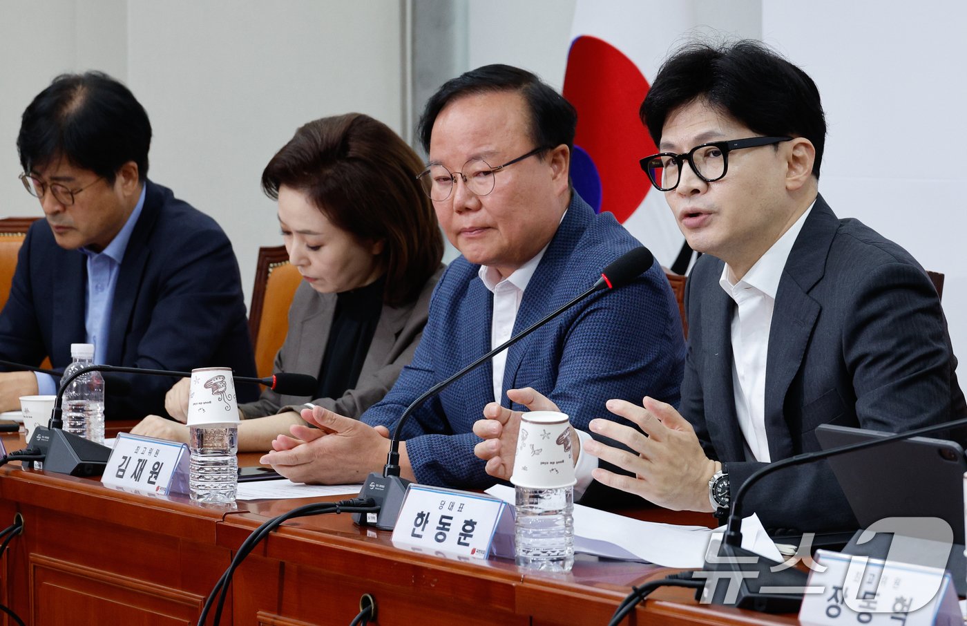 본문 이미지 - 한동훈 국민의힘 대표가 26일 오전 서울 여의도 국회에서 열린 최고위원회의에 참석해 모두 발언하고 있다. 2024.8.26/뉴스1 ⓒ News1 안은나 기자