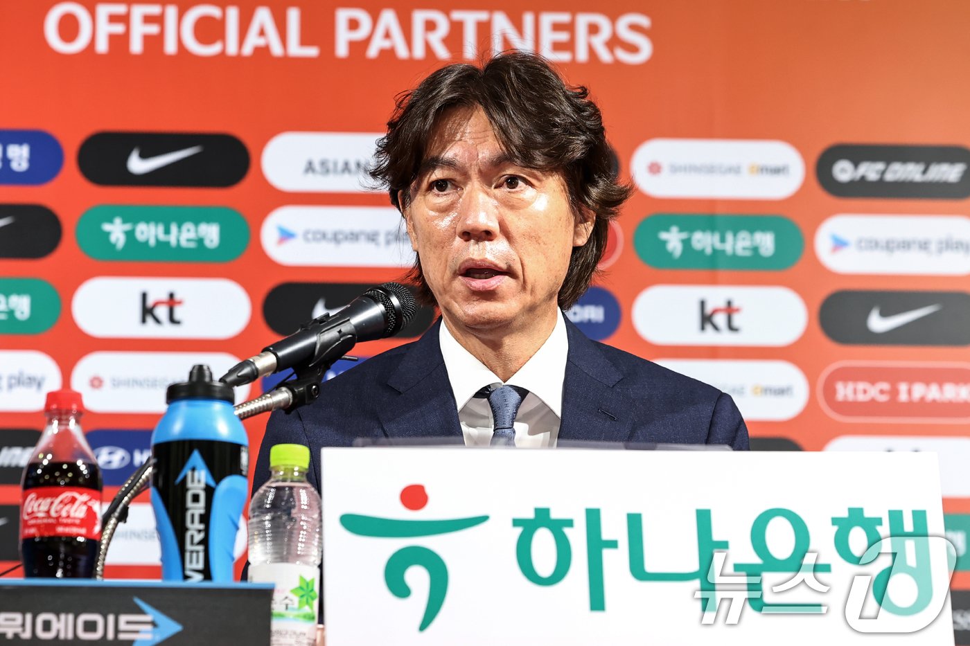 본문 이미지 - 홍명보 대한민국 축구 국가대표팀 감독이 26일 오전 서울 종로구 축구회관에서 열린 '2026 북중미 월드컵 아시아지역 3차 예선 대표팀 소집 명단 발표 기자회견'에서 발언을 하고 있다.  2024.8.26/뉴스1 ⓒ News1 민경석 기자