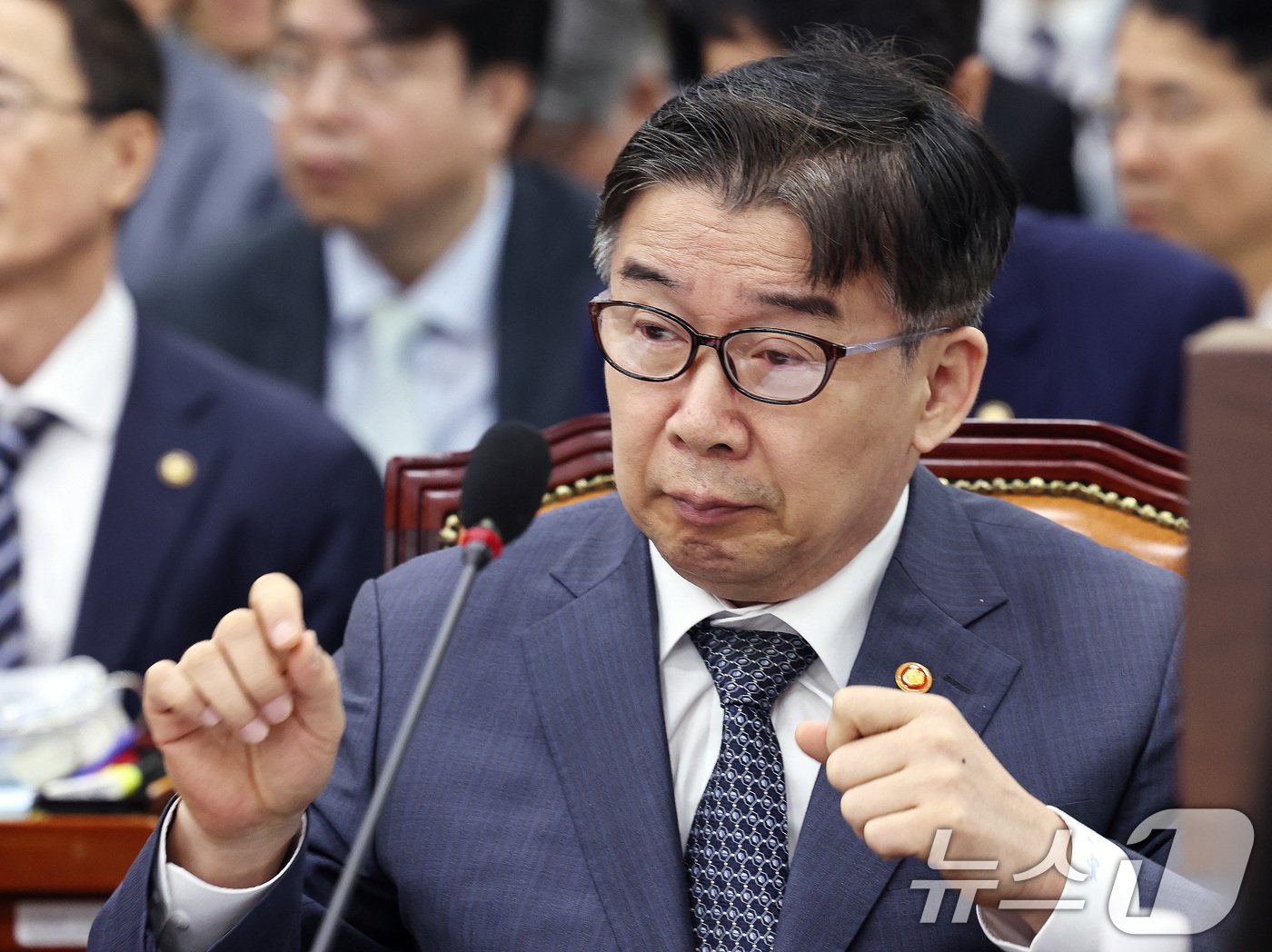 본문 이미지 - 유철환 국민권익위원장이 26일 오전 서울 여의도 국회에서 열린 정무위원회 전체회의에 출석해 질의를 듣고 있다. 2024.8.26/뉴스1 ⓒ News1 구윤성 기자