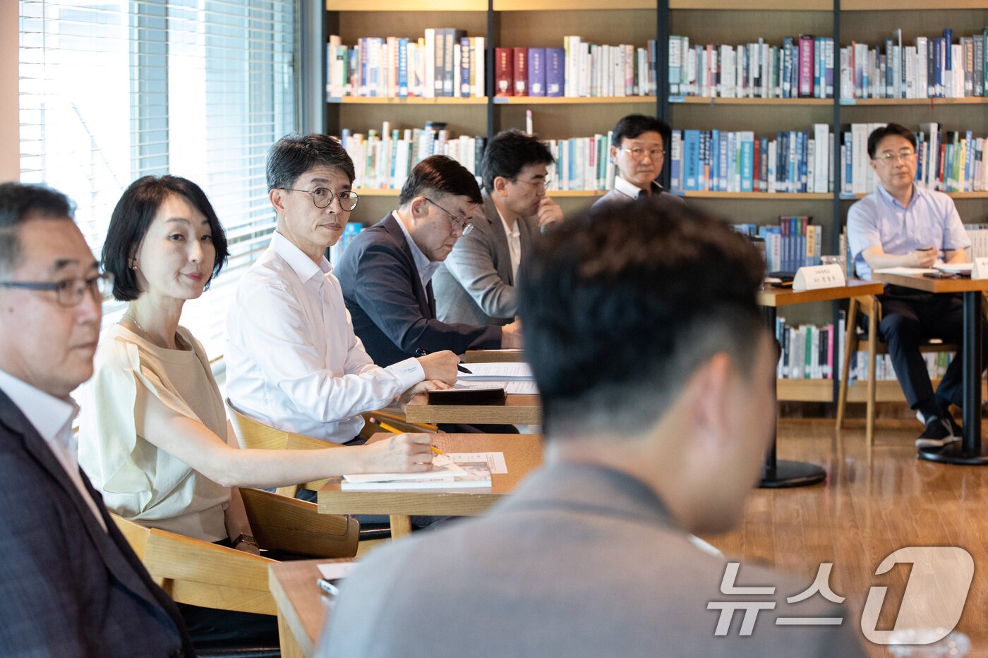 본문 이미지 - 김완섭 환경부 장관이 서울 은평구 한국환경산업기술원에서 기후위기 대응을 위한 전문가 간담회를 하고 있다. &#40;환경부 제공&#41; 2024.8.26/뉴스1