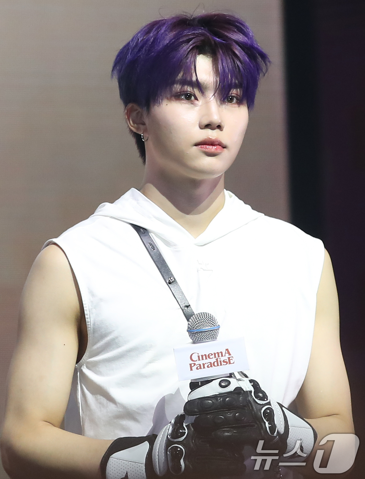 (서울=뉴스1) 권현진 기자 = 그룹 제로베이스원의 박건욱이 26일 오후 서울 용산구 한남동 블루스퀘어에서 열린 네 번째 미니앨범 'CINEMA PARADISE' 발매 기념 쇼케이 …