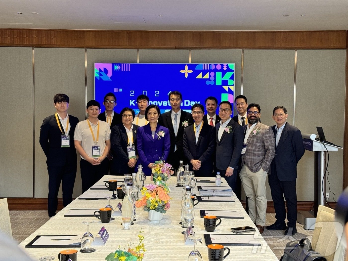 본문 이미지 - 오영주 장관은 26일 싱가포르 콘래드 싱가포르 오차드 호텔에서 '한국 스타트업과 현지 벤처캐피탈(VC) 간담회'를 개최했다. ⓒ News1 이민주 기자