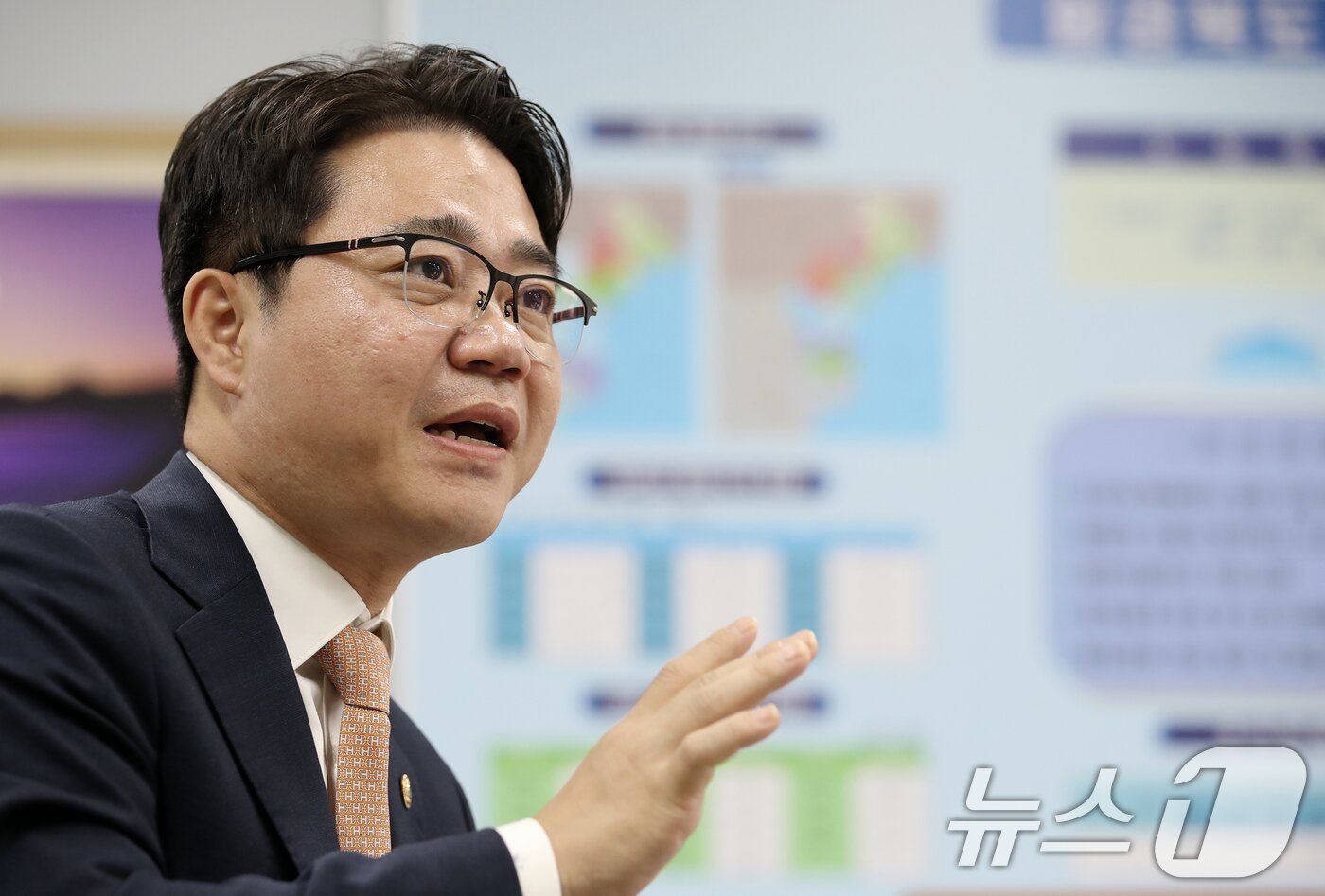 본문 이미지 - 지성호 함경북도지사가 27일 서울 종로구 이북5도위원회 집무실에서 뉴스1과 인터뷰를 하고 있다. 2024.8.27/뉴스1 ⓒ News1 오대일 기자