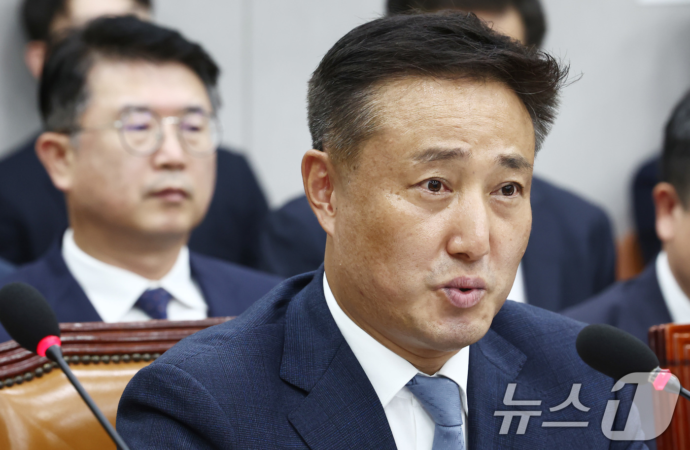 (서울=뉴스1) 김민지 기자 = 안경호 대통령경호처 기획관리실장이 27일 오후 서울 여의도 국회에서 열린 운영위원회 전체회의에서 의원 질의에 답변하고 있다. 2024.8.27/뉴스 …