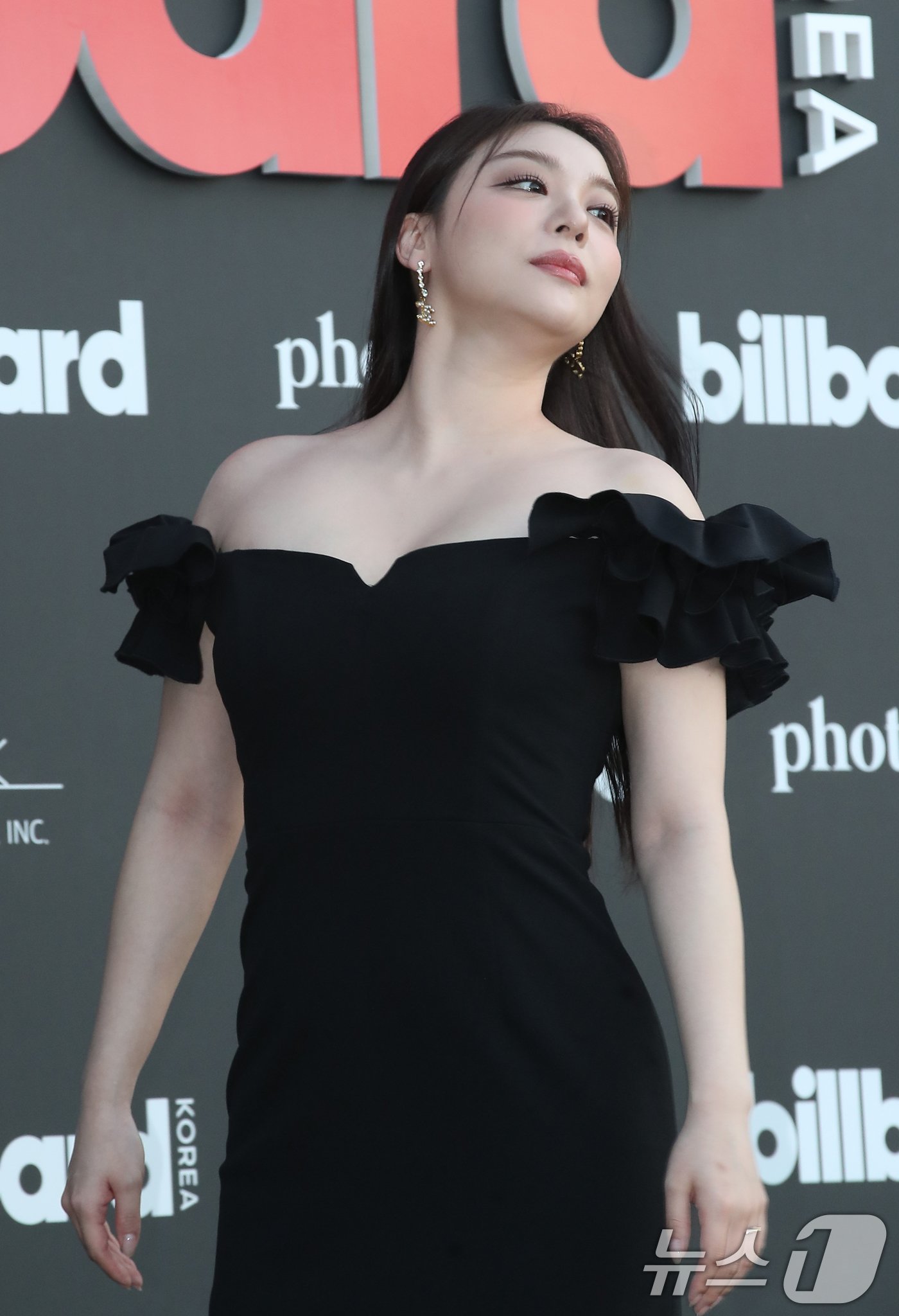 본문 이미지 - 가수 에일리가 27일 서울 중구 신라호텔 영빈관에서 열린 ‘빌보드 케이 파워 100(Billboard K POWER 100)’ 행사에 참석해 매력을 발산하고 있다. ⓒ News1 권현진 기자