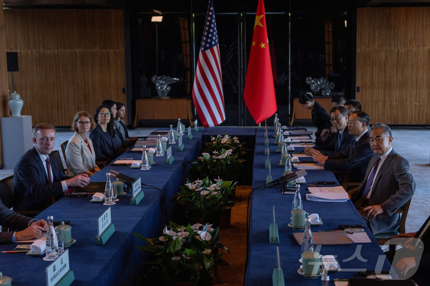 본문 이미지 - 제이크 설리번 백악관 국가안보보좌관이 27일 (현지시간) 베이징 근교 휴양지인 옌치후에서 왕이 중국 외교부장과 회담을 하고 있다. 2024.08.28 ⓒ 로이터=뉴스1 ⓒ News1 우동명 기자