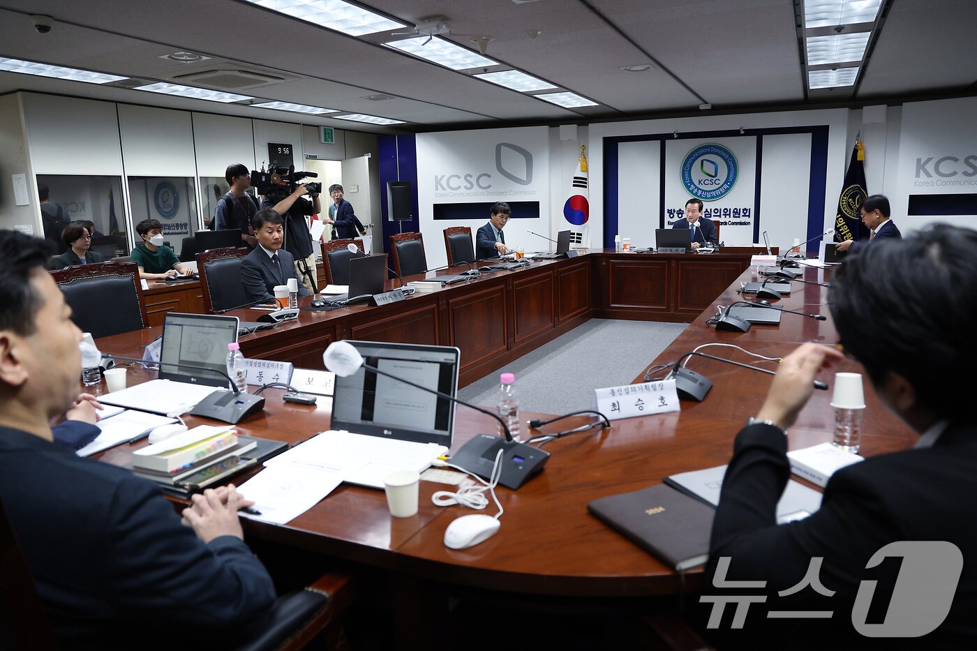 본문 이미지 - 류희림 방송통신심의위원회 위원장이 28일 오전 서울 양천구 방송회관에서 제22차 방심위 전체회의를 주재하고 있다. 방심위는 이날 딥페이크 성범죄영상물 종합대책 마련에 관한 사항을 논의한다. 2024.8.28/뉴스1 ⓒ News1 박정호 기자
