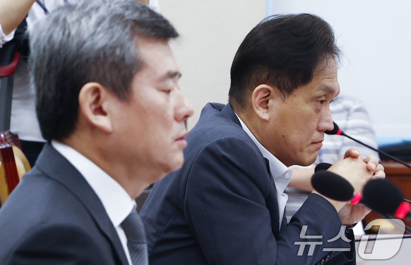 본문 이미지 - 김태규 방송통신위원장 직무대행이 28일 오전 서울 여의도 국회에서 열린 과학기술정보방송통신위원회 전체회의에 출석, 박민 한국방송공사사장의 발언을 듣고 있다. 2024.8.28/뉴스1 ⓒ News1 김민지 기자