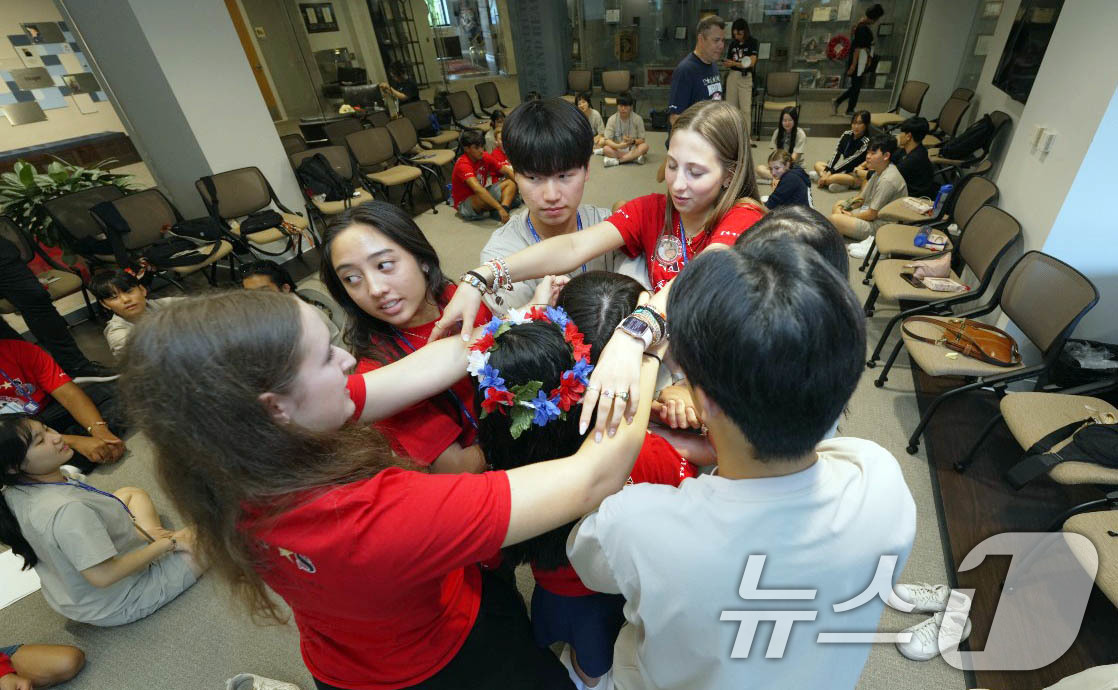 (서울=뉴스1) = 국가보훈부는 27일(현지시각) 미국 워싱턴DC에 위치한 미국 순직군인 유가족 지원단체(TAPS) 사무실에서 한미 양국 전몰· 순직군경 자녀들이 만났다고 28일 …