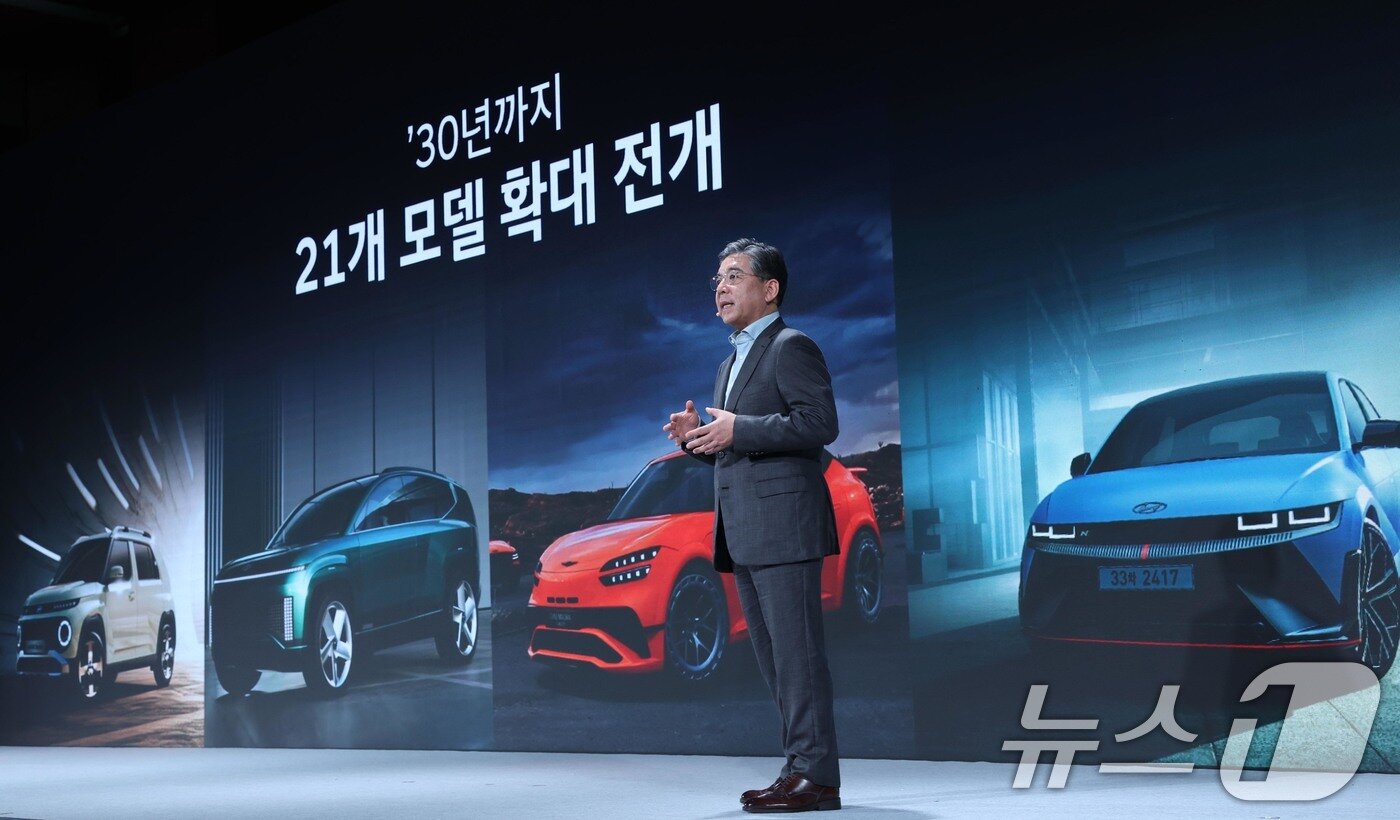 본문 이미지 - 장재훈 현대자동차 사장이 28일 서울 영등포구 콘래드 서울 호텔에서 열린 &#39;2024 현대차 CEO 인베스터 데이&#39;에서 발표하고 있다. &#40;공동취재&#41; 2024.8.28/뉴스1 ⓒ News1 이동해 기자