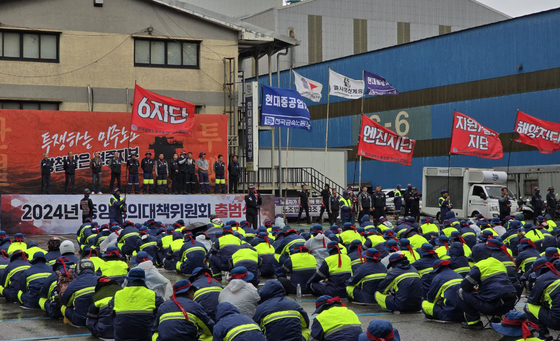 HD현대重 노조 파업권 확보…'N%성과급 조선업계 확산 '긴장'