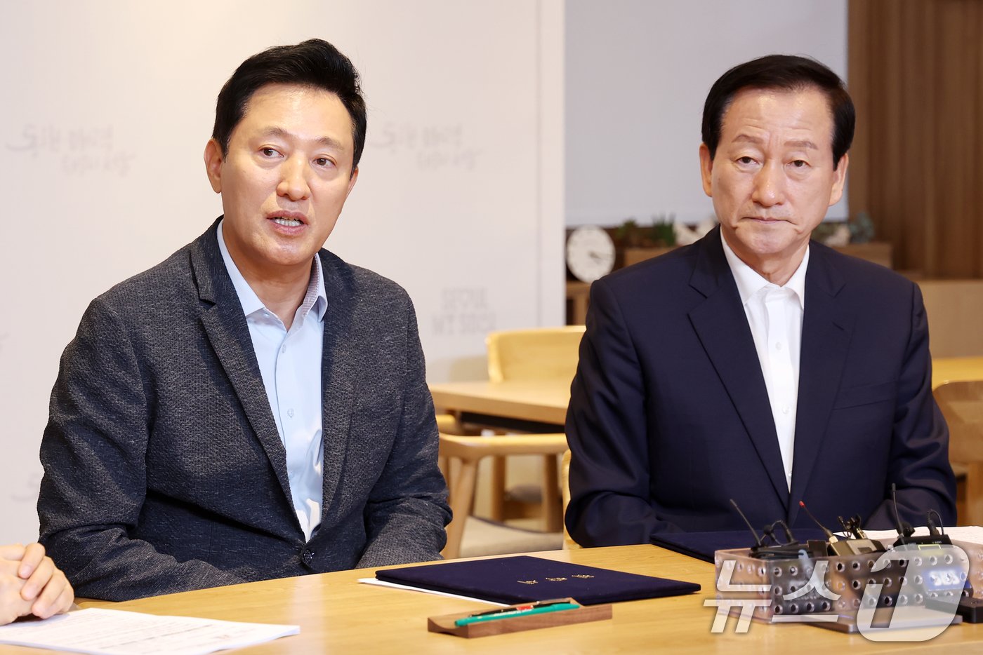 본문 이미지 - 오세훈 서울시장이 28일 오후 서울 중구 서울시청에서 열린 '서울시-방송통신심의위원회 딥페이크 영상물 삭제 지원을 위한 업무협약식'에서 취재진의 질문에 답하고 있다. 2024.8.28/뉴스1 ⓒ News1 민경석 기자